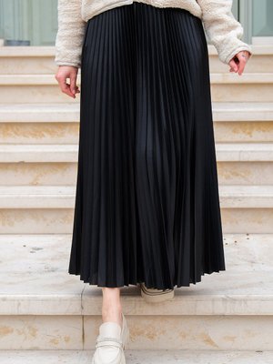 Deri Görünümlü Beli Lastikli Uzun Piliseli Etek Siyah Deri Görünümlü Beli Lastikli Uzun Piliseli Etek Siyah