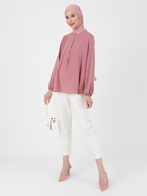 İpek Tuşeli Yarım Patlı Basic Bluz Koyu Gül