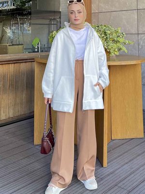 Önü Fermuarlı Kapüşonlu Yan Yırtmaçlı Üçiplik Sweat Hırka