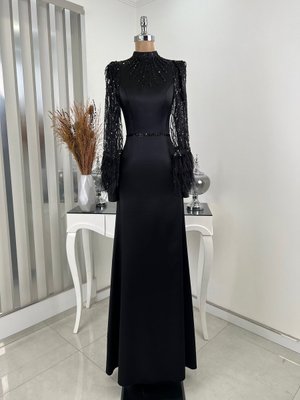 Siyah Kolları Tüylü Pul Detay Saten Matmazel Abiye Elbise