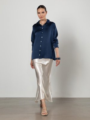 Lacivert Sedef Düğme Detaylı Saten Tunik