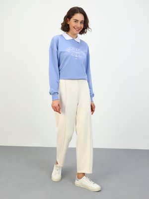 Beyaz Dikiş Detaylı Pantolon