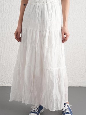 Kendinden Kırışık Desenli Etek Beyaz