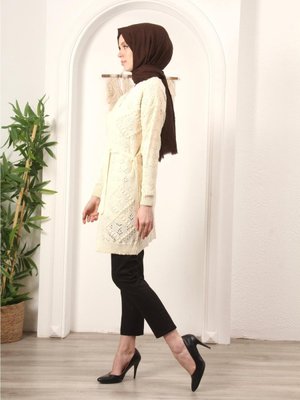 Bej Ponpon Desenli Kuşaklı Yazlık Kısa Hırka