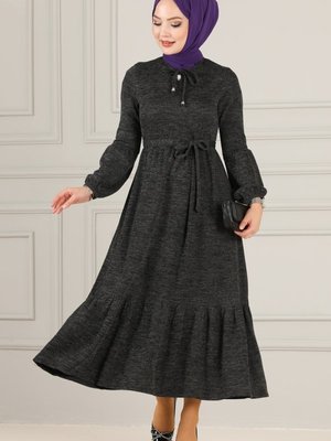 Siyah Yakası Bağcıklı Selanik Elbise