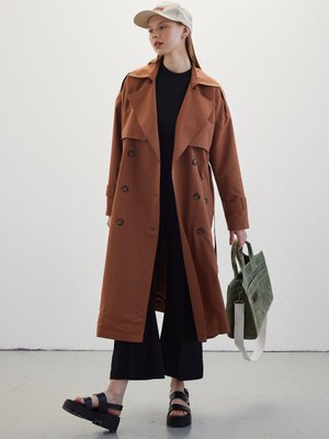 Düğmeli Kruvaze Trençkot Fındık Kabuğu Düğmeli Kruvaze Trençkot Fındık Kabuğu