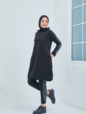 Kamuflaj Şeritli Kapüşonlu Eşofman Takımı Siyah Kamuflaj Şeritli Kapüşonlu Eşofman Takımı Siyah