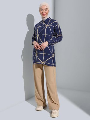 Koyu Lacivert Hera Kumaşı Kendinden Detaylı Gömlek Koyu Lacivert Hera Kumaşı Kendinden Detaylı Gömlek