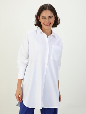 Beyaz Cep Detaylı Oversize Poplin Gömlek