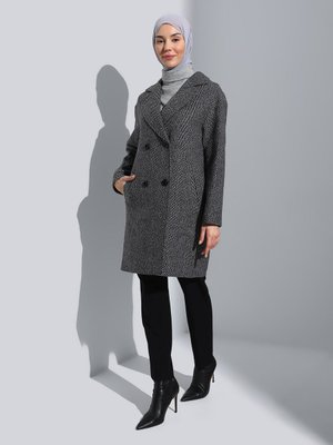 Siyah Kruvaze Oversize Balık Sırtı Kaban