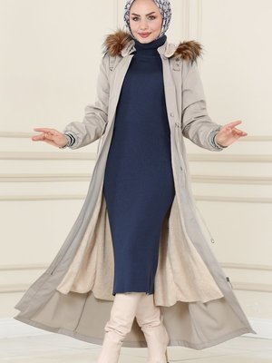 Taş İçi Kürklü Kapüşonlu Trençkot Taş İçi Kürklü Kapüşonlu Trençkot