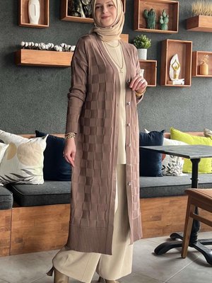 Dama Desenli Sütlü Kahve Triko Hırka Dama Desenli Sütlü Kahve Triko Hırka