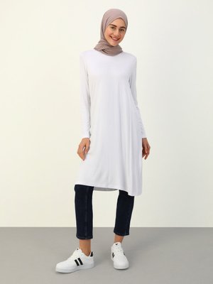 Beyaz Viskon Kumaştan Bisiklet Yaka Tunik