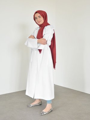Volanlı Reglan Kol Beyaz Trençkot