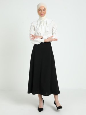 Siyah Etek Siyah Etek