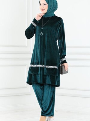 Zümrüt Pul Detaylı Kadife Takım Zümrüt Pul Detaylı Kadife Takım