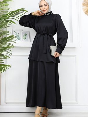 Siyah Yakası Taşlı Etekli Takım