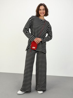 Ekru Çizgili Basic Tunik & Pantolon Takım Siyah