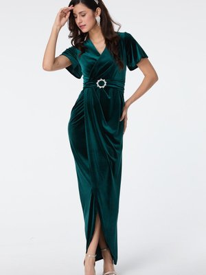 Zumrut Taş Tokalı Kruvaze Yaka Kısa Kol Kadife Abiye Elbise