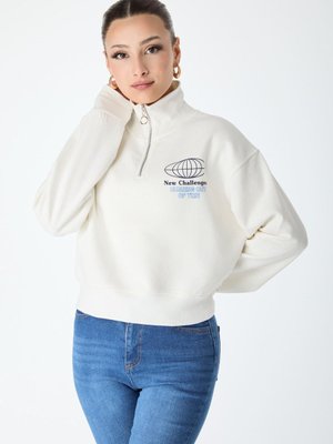 Beyaz Yakası Fermuarlı Sweatshirt