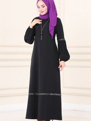 Siyah Pul Detaylı Krep Elbise