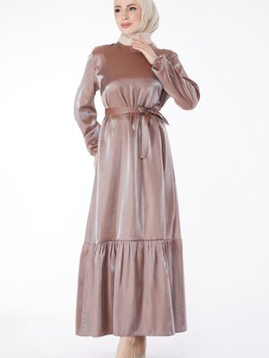 Düz Hakim Yaka Kahve Parlak Kuşaklı Elbise Düz Hakim Yaka Kahve Parlak Kuşaklı Elbise