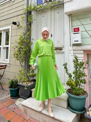 Saten Görünümlü Pileli Etek