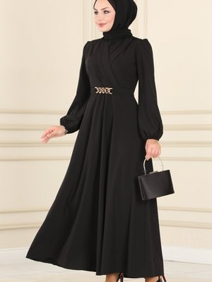 Siyah Kemeri Zincirli Elbise