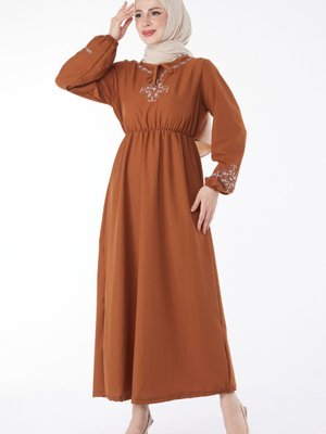 Düz Bisiklet Yaka Taba Uzun Kollu Nakışlı Elbise Düz Bisiklet Yaka Taba Uzun Kollu Nakışlı Elbise