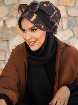 Desenli Şapka Siyah Gold Zincir