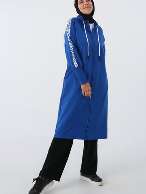 Saks Baskılı Garnili Yakası Lastikli Uzun Sweat Hırka Saks Baskılı Garnili Yakası Lastikli Uzun Sweat Hırka
