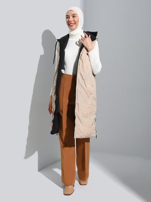 Taş Kapüşonlu Fermuar Kapamalı Çift Taraflı Şişme Yelek Siyah Taş Kapüşonlu Fermuar Kapamalı Çift Taraflı Şişme Yelek Siyah