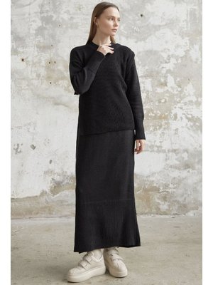 Siyah Bağlamalı Süveterli Triko Elbise