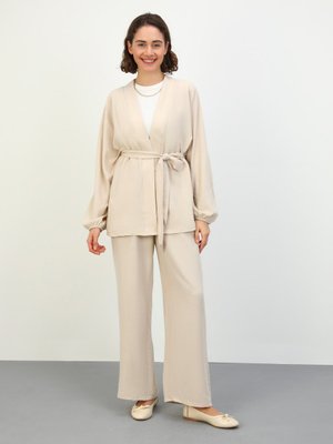 Taş Rengi Kuşak Detaylı Kimono & Pantolon İkili Takım