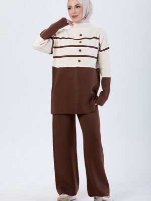 Kahve Çizgi Desenli Triko Takım
