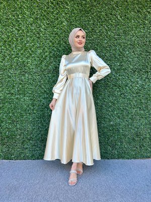 Omuzları Büzgülü Prenses Elbise