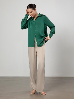 Koyu Yeşil Sedef Düğme Detaylı Saten Tunik