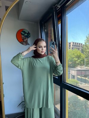 Harika Komple Piliseli Bol Paça Pantolon Ve Tunik Sandy Takım