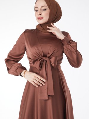 Kahve Düz Saten Ortadan Bağlamalı Abiye Elbise
