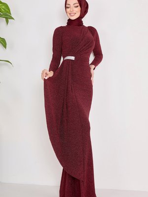 Bordo Beli Drape Detaylı Simli Abiye Elbise Bordo Beli Drape Detaylı Simli Abiye Elbise