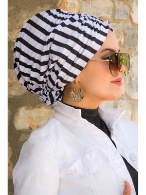 Çizgili Tokalı Bone Beyaz Siyah