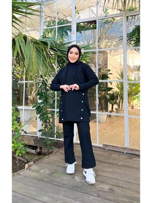 Kapüşonlu Çıtçıt Detaylı Kısa Sweat Pantolon İkili Eşofman Takımı Siyah Kapüşonlu Çıtçıt Detaylı Kısa Sweat Pantolon İkili Eşofman Takımı Siyah