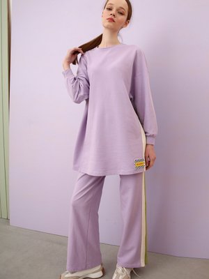 Lila Pamuklu Renkli Garnili Paçası Yırtmaç Detaylı Eşofman Takımı