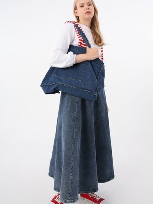 Orta Mavi Pamuk Fermuarlı Kloş Denim Etek