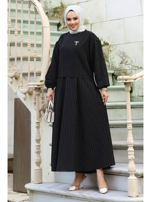 Siyah Gonca Broş Detaylı Etekli Takım