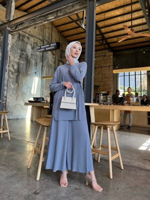 Harika Komple Piliseli Bol Paça Pantolon Ve Tunik Sandy Takım