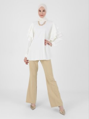 Off White İpek Tuşeli Fırfır Detaylı Gömlek