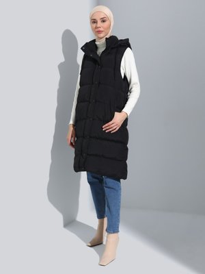 Siyah Kapüşonlu Fermuar Kapamalı Çift Taraflı Şişme Yelek Siyah Kapüşonlu Fermuar Kapamalı Çift Taraflı Şişme Yelek