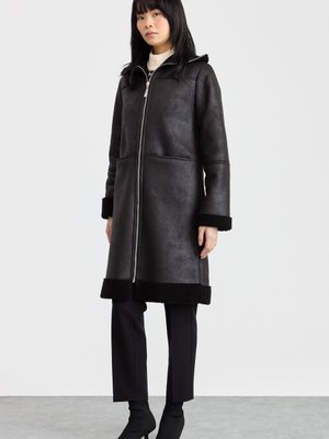 Içi Kürklü Kaban Siyah