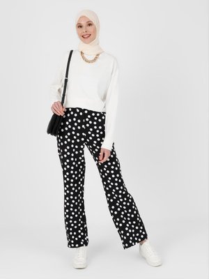 Puantiye Desenli Pantolon Siyah Beyaz Puantiye Desenli Pantolon Siyah Beyaz